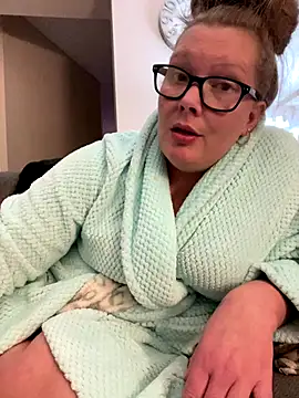 kissmyarch online show from 12.21.25