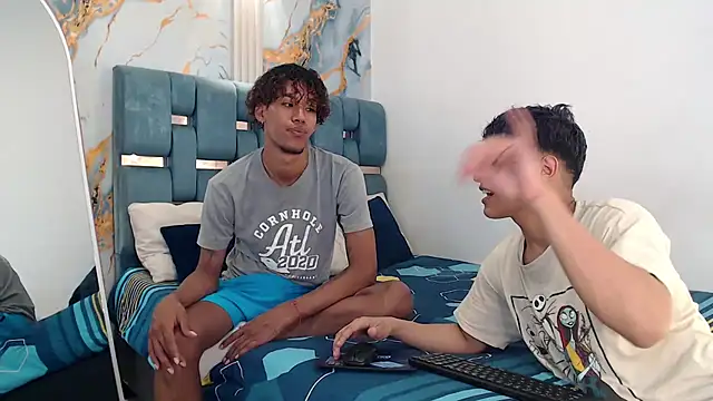 Snapshot of YOUNG_GUYS1 chatting on 02.10.26 YOUNG GUYS1 online show from 02.10.26