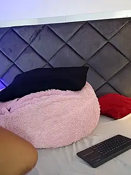 LunaaCurly online show from 12.19.25