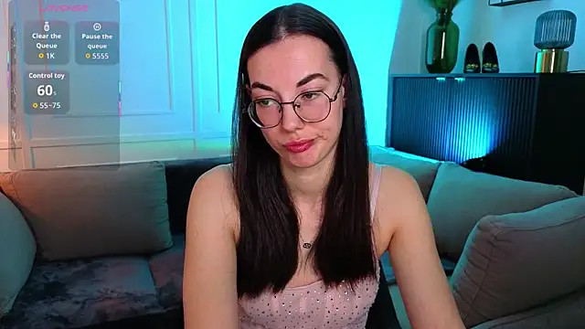 Snapshot of EmmaJacson chatting on 12.17.25 EmmaJacson online show from 12.17.25