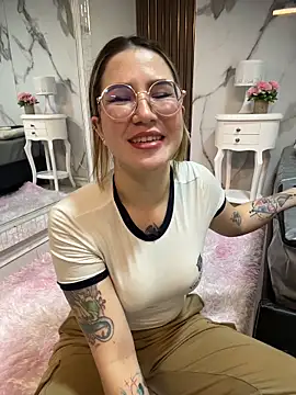 Annyhathatway online show from 05.15.26