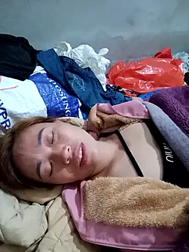 Snapshot of little-effy chatting on 12.21.25 little-effy online show from 12.21.25