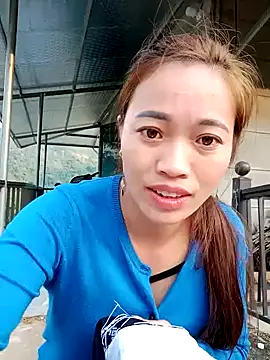 Snapshot of little-effy chatting on 12.22.25 little-effy online show from 12.22.25