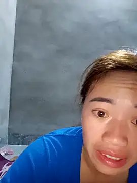 Snapshot of little-effy chatting on 12.22.25 little-effy online show from 12.22.25