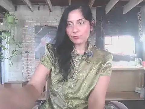 Snapshot of DommeVioleta chatting on 06.11.26 DommeVioleta online show from 06.11.26