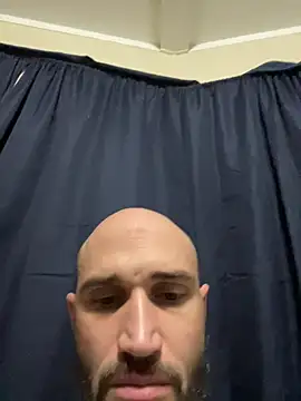 Snapshot of kingNQueen1211 chatting on 04.01.26 kingNQueen1211 online show from 04.01.26