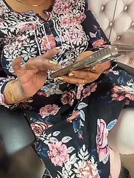 Snapshot of butterflyslay chatting on 04.08.26 butterflyslay online show from 04.08.26