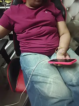 Snapshot of butterflyslay chatting on 04.13.26 butterflyslay online show from 04.13.26