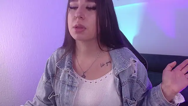 Snapshot of Cherylloviing_ chatting on 12.19.25 Cherylloviing online show from 12.19.25