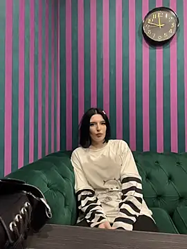 LisaBevy online show from 12.18.25