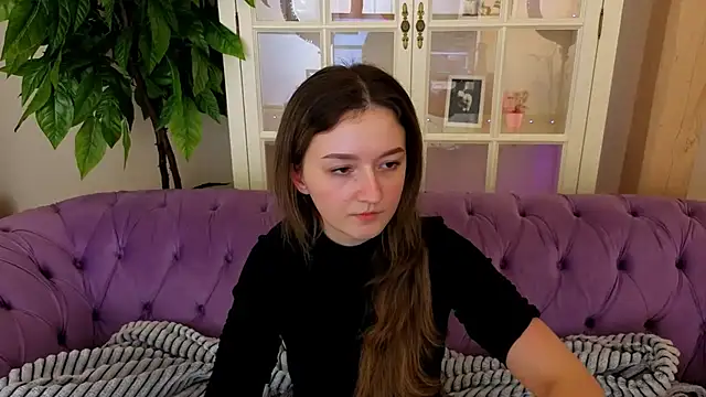 Snapshot of CyrenaLuxe chatting on 03.20.26 CyrenaLuxe online show from 03.20.26