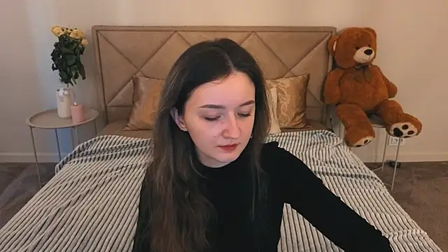 Snapshot of CyrenaLuxe chatting on 03.24.26 CyrenaLuxe online show from 03.24.26