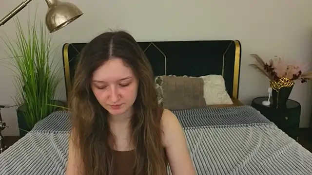 Snapshot of CyrenaLuxe chatting on 03.28.26 CyrenaLuxe online show from 03.28.26