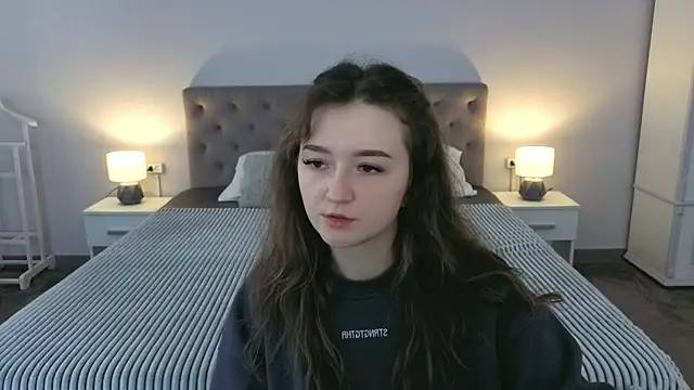 CyrenaLuxe online show from 04.28.26