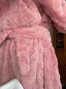 Snapshot of dein_traumchen chatting on 04.08.26 dein traumchen online show from 04.08.26