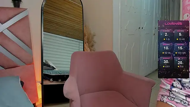 Snapshot of sophie_blake__ chatting on 12.20.25 sophie blake online show from 12.20.25