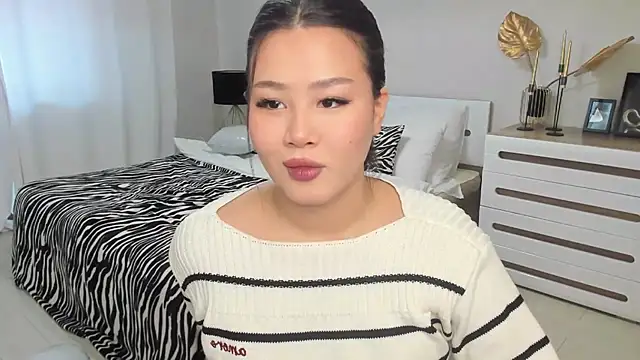 Snapshot of Brunette_Charm chatting on 02.11.26 Brunette Charm online show from 02.11.26