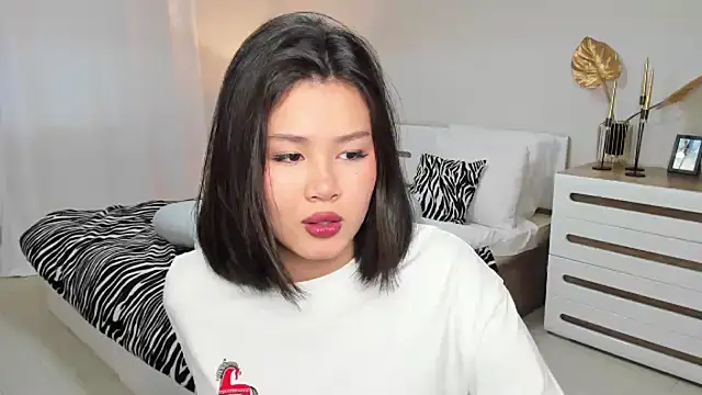 Snapshot of Brunette_Charm chatting on 02.19.26 Brunette Charm online show from 02.19.26