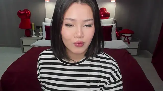 Snapshot of Brunette_Charm chatting on 02.25.26 Brunette Charm online show from 02.25.26