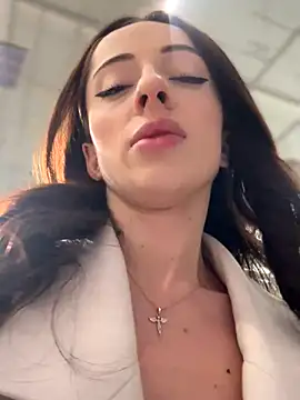 YeaLina online show from 12.21.25