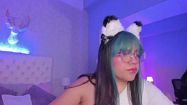 Snapshot of ZoeSkyee_ chatting on 12.14.25 ZoeSkyee online show from 12.14.25