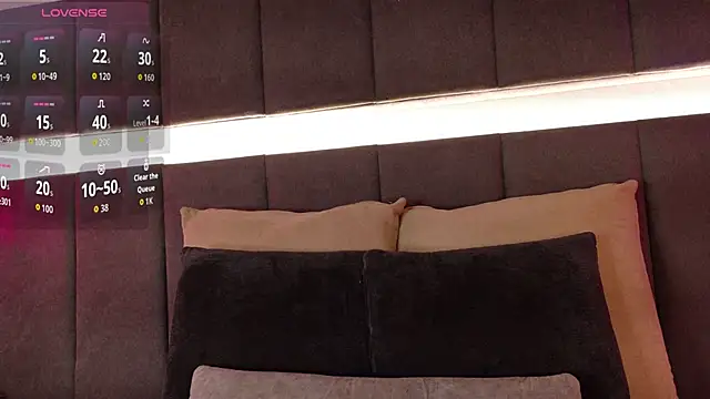 Snapshot of luna_blannco chatting on 01.15.26 luna blannco online show from 01.15.26