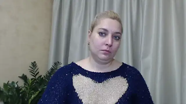 Snapshot of sweetpussy13 chatting on 12.04.24 sweetpussy13 online show from 12.04.24