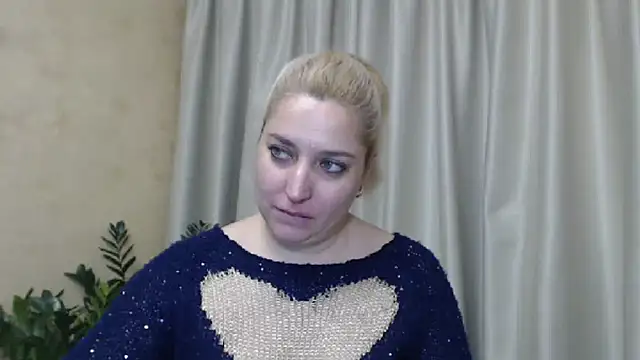 Snapshot of sweetpussy13 chatting on 12.04.24 sweetpussy13 online show from 12.04.24