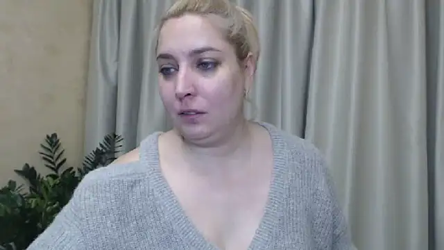 Snapshot of sweetpussy13 chatting on 12.06.24 sweetpussy13 online show from 12.06.24