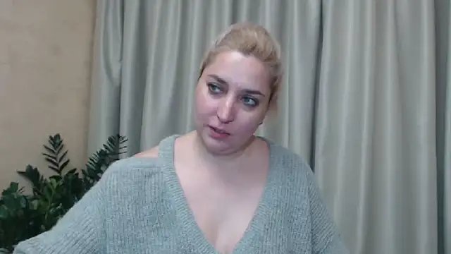 Snapshot of sweetpussy13 chatting on 12.06.24 sweetpussy13 online show from 12.06.24