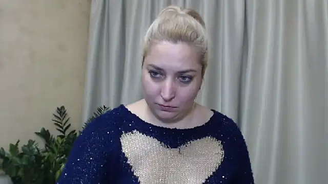 Snapshot of sweetpussy13 chatting on 12.08.24 sweetpussy13 online show from 12.08.24