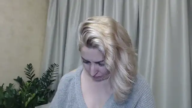 Snapshot of sweetpussy13 chatting on 12.12.24 sweetpussy13 online show from 12.12.24