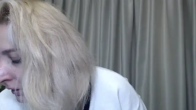 Snapshot of sweetpussy13 chatting on 12.15.24 sweetpussy13 online show from 12.15.24
