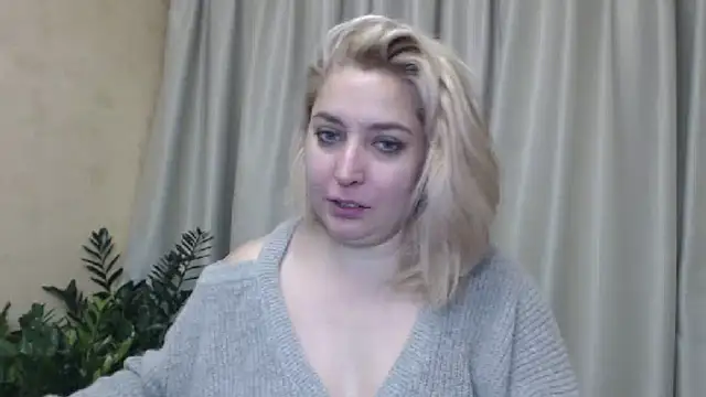 Snapshot of sweetpussy13 chatting on 12.17.24 sweetpussy13 online show from 12.17.24