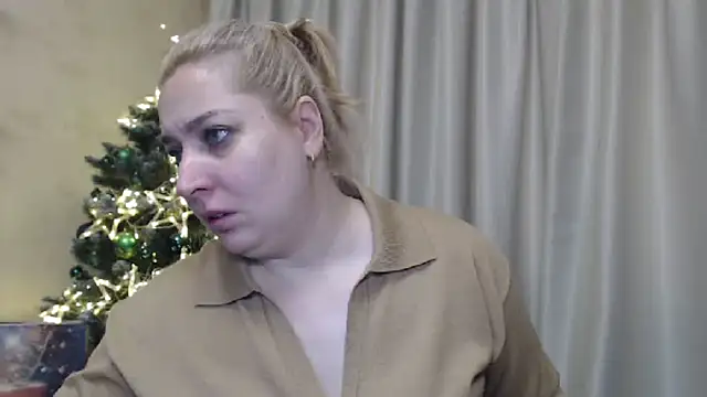 Snapshot of sweetpussy13 chatting on 12.19.24 sweetpussy13 online show from 12.19.24