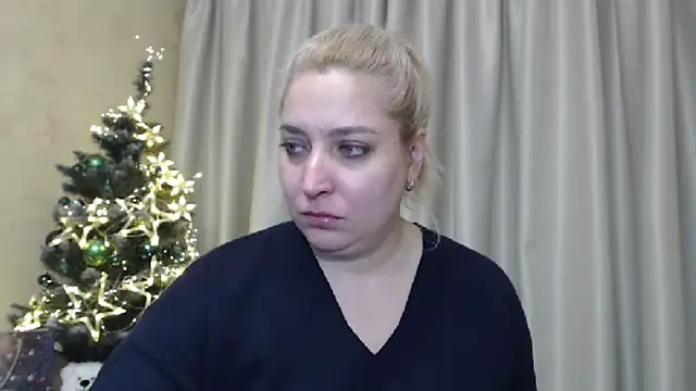 Snapshot of sweetpussy13 chatting on 12.20.24 sweetpussy13 online show from 12.20.24
