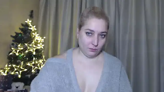 Snapshot of sweetpussy13 chatting on 12.26.24 sweetpussy13 online show from 12.26.24