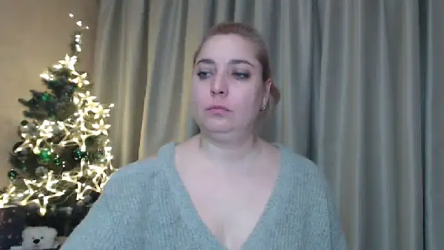 Snapshot of sweetpussy13 chatting on 12.28.24 sweetpussy13 online show from 12.28.24