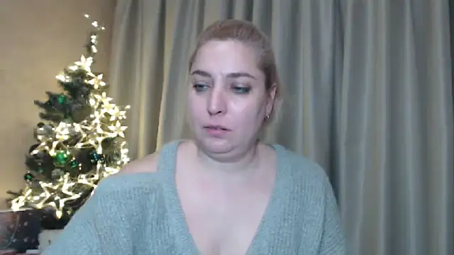 Snapshot of sweetpussy13 chatting on 12.28.24 sweetpussy13 online show from 12.28.24