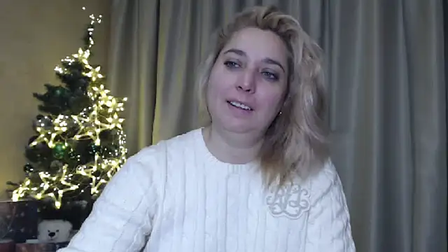 Snapshot of sweetpussy13 chatting on 12.30.24 sweetpussy13 online show from 12.30.24