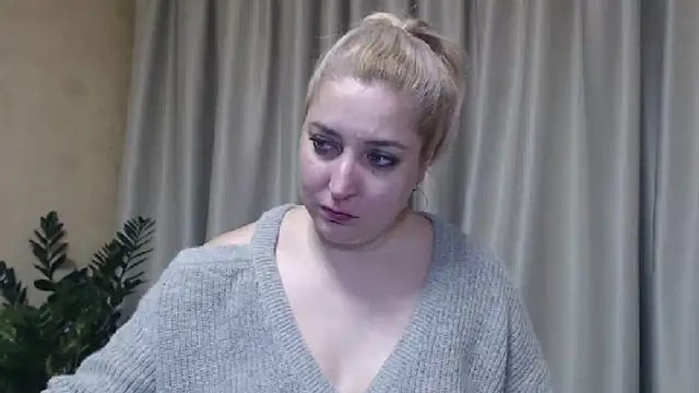Snapshot of sweetpussy13 chatting on 01.14.25 sweetpussy13 online show from 01.14.25