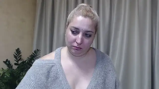 Snapshot of sweetpussy13 chatting on 01.14.25 sweetpussy13 online show from 01.14.25
