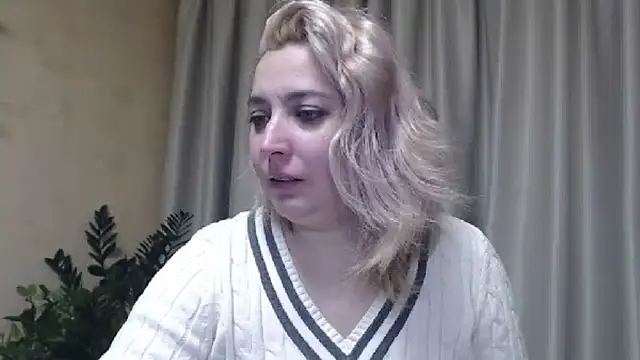 Snapshot of sweetpussy13 chatting on 01.18.25 sweetpussy13 online show from 01.18.25