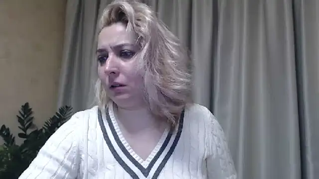 Snapshot of sweetpussy13 chatting on 01.22.25 sweetpussy13 online show from 01.22.25