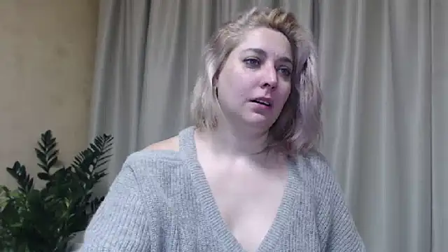Snapshot of sweetpussy13 chatting on 01.24.25 sweetpussy13 online show from 01.24.25