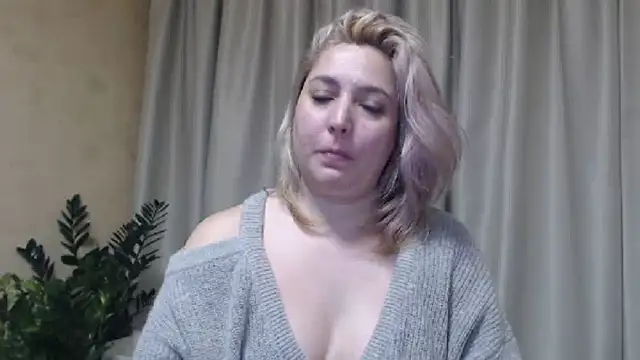 Snapshot of sweetpussy13 chatting on 01.24.25 sweetpussy13 online show from 01.24.25
