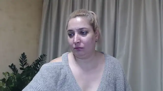Snapshot of sweetpussy13 chatting on 01.31.25 sweetpussy13 online show from 01.31.25