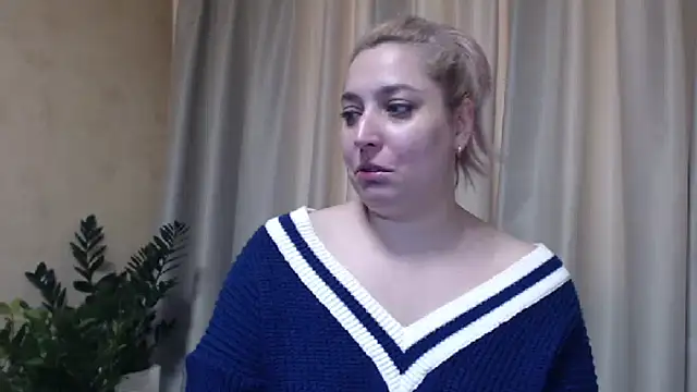 Snapshot of sweetpussy13 chatting on 02.02.25 sweetpussy13 online show from 02.02.25