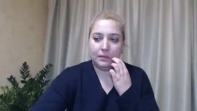 Snapshot of sweetpussy13 chatting on 02.06.25 sweetpussy13 online show from 02.06.25