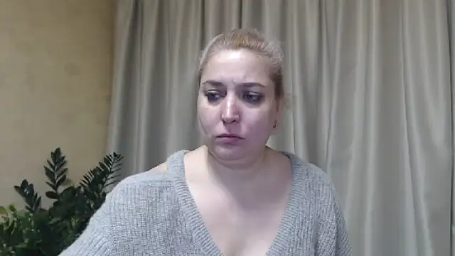 Snapshot of sweetpussy13 chatting on 02.08.25 sweetpussy13 online show from 02.08.25